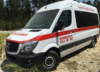 Bombeiros de Vila de Rei apresentam nova ambulância