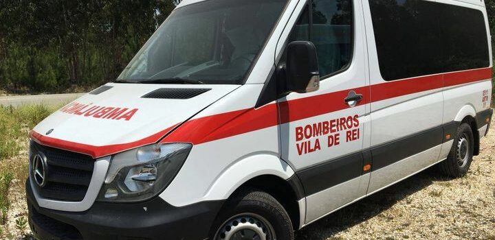 Bombeiros de Vila de Rei apresentam nova ambulância