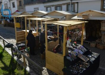 Centenas de pessoas visitaram, este sábado, a Feira do Pão, Vinho e Queijo, em S