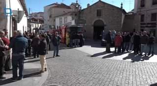 O funeral do bombeiro Domingues Barroso ocorreu hoje depois de rezada a missa de