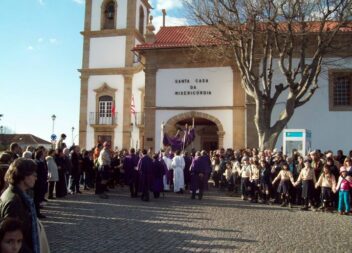 A Procissão do Senhor dos Passos realizou-se esta tarde em Castelo Branco, tendo