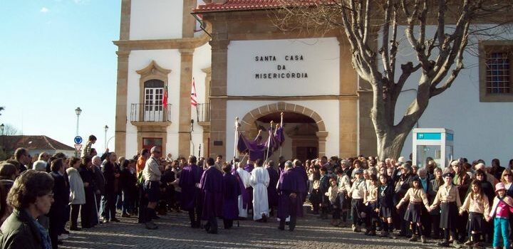 A Procissão do Senhor dos Passos realizou-se esta tarde em Castelo Branco, tendo