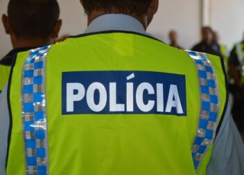 Agressão a agente policial