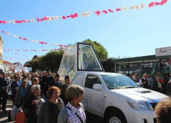 Multidão acolhe Imagem Peregrina em Vila de Rei