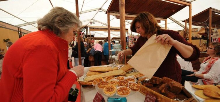 O interior da X Feira do Queijo de Alcains