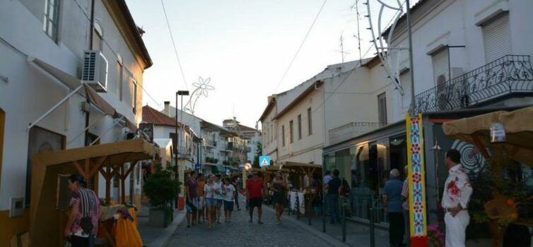 "Transformar a rua de Santa Cruz num bazar bastante movimentado, das 18H00 às 24