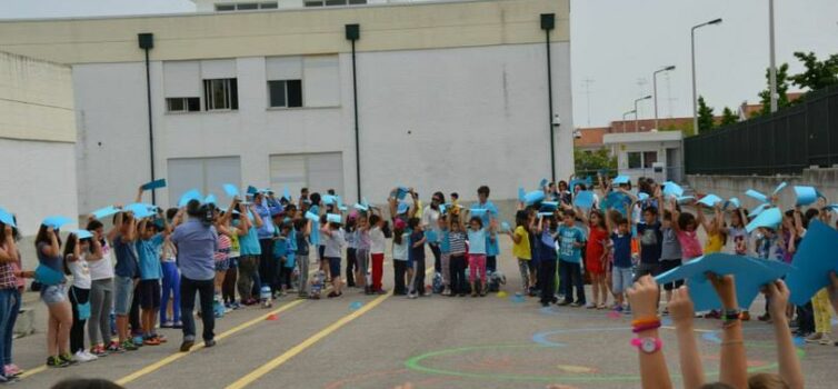 Um grande abraço, por todos, com o pequeno Gonçalo no meio...