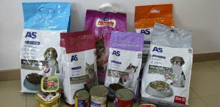 Vilarregenses solidários na Recolha de Alimentos para Animais