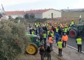 Rotunda da Moraleja cortada devido a protesto dos Agricultores