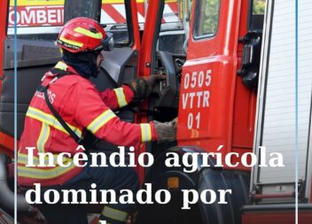 Um incêndio que deflagrou num terreno agrícola, no localidade de Giesteiras, no