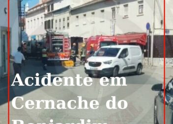 Dois veículos ligeiros de passageiros colidiram esta tarde de sexta-feira na Rua