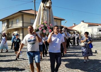 Festa Religiosa em Louvor de Santo António e São Pedro, na Freguesia de Oledo, e