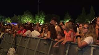 Voluntários do Festival Mais Solidário sobem ao palco