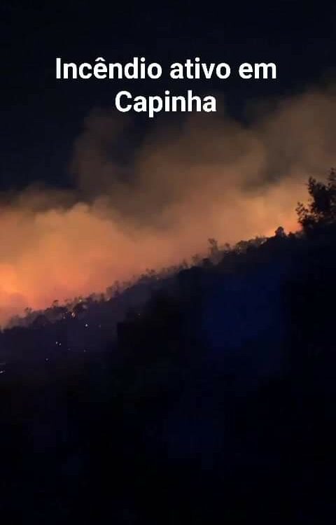 Arde com alguma intensidade o incêndio que deflagrou em Capinha, no concelho do