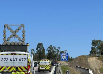 Colisão na A23 provoca dois feridos