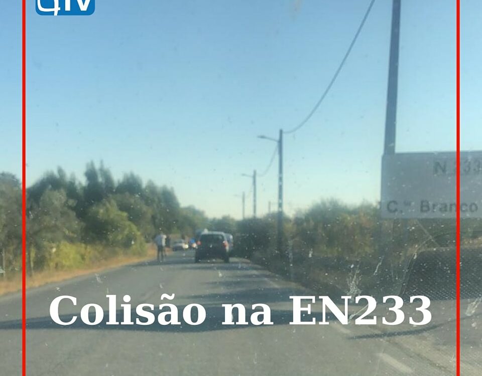 Um motociclo e um automóvel colidiram há instantes na EN233, próximo da Aldeia d