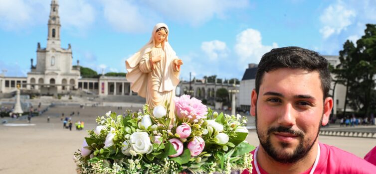 Grupo de Peregrinos da Rainha da Paz chegam ao Santuário de Fátima