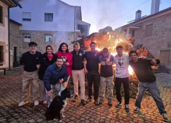 São Miguel de Acha: Madeiro de Natal aqueceu a noite de Consoada