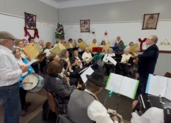 Toulões: Jantar de Natal Solidário com Atuação do Grupo de Canto da Universidade