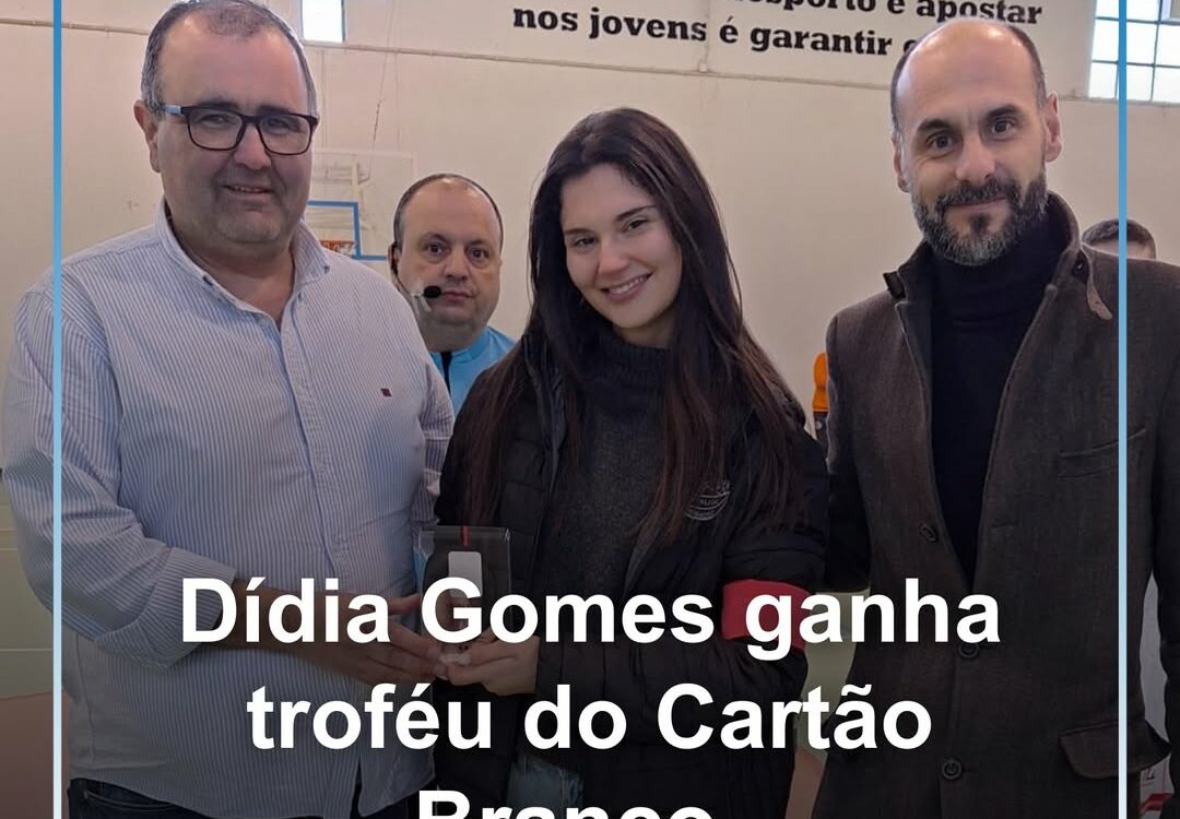 Dídia Gomes, fisioterapeuta, conquista troféu do Cartão Branco pela AFCB